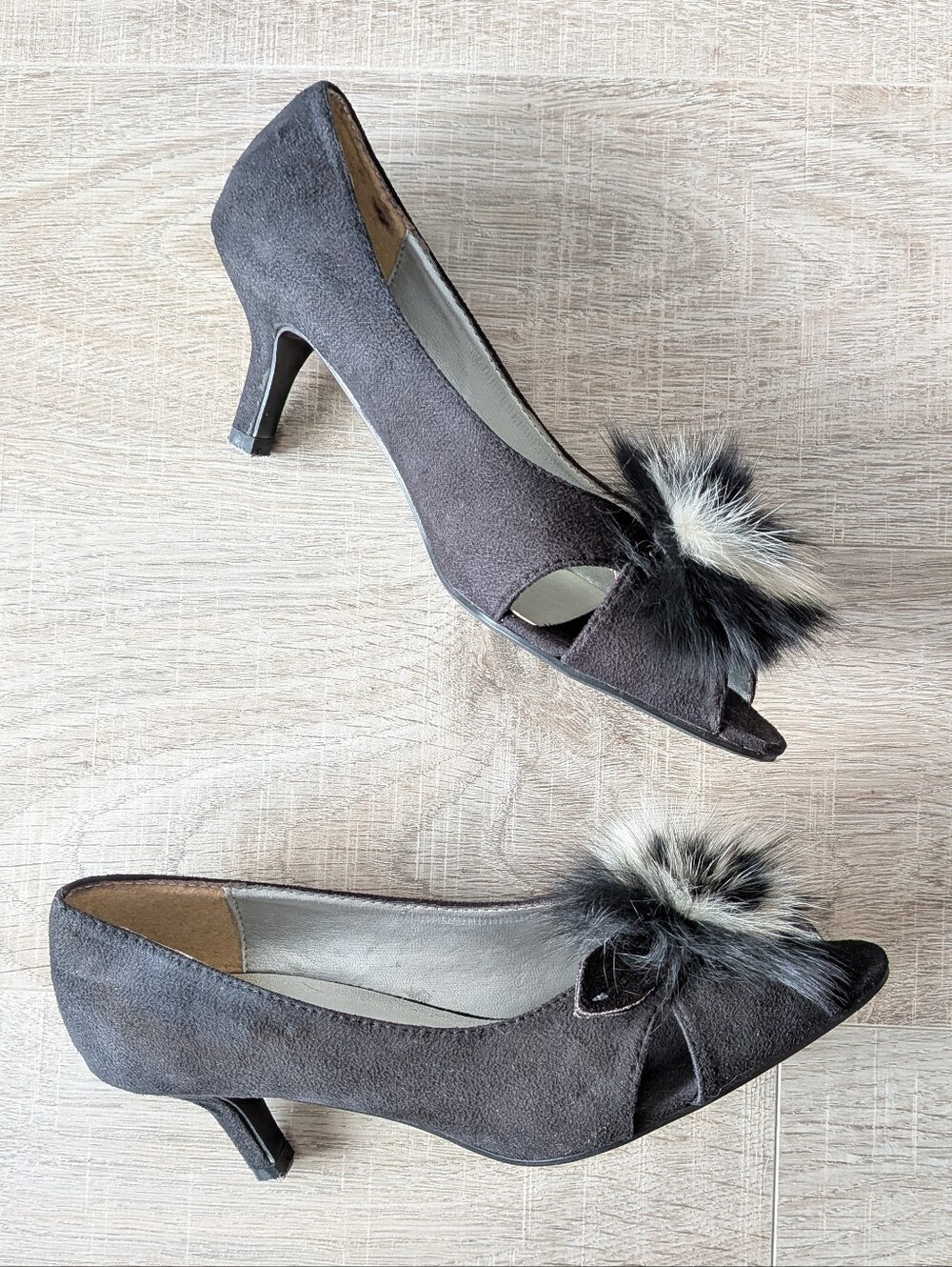 NWOT Qi Qiao Black Suede Peep Toe Salt and Pepper Fur Pom Pom Kitten Heels 36